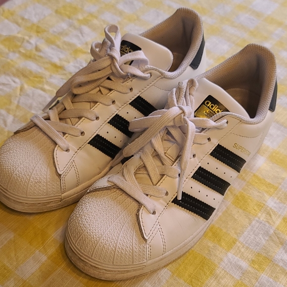 adidas Shoes - Adidas superstar